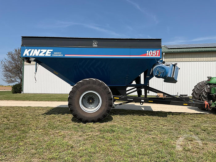 KINZE 1051 Grain Wagon